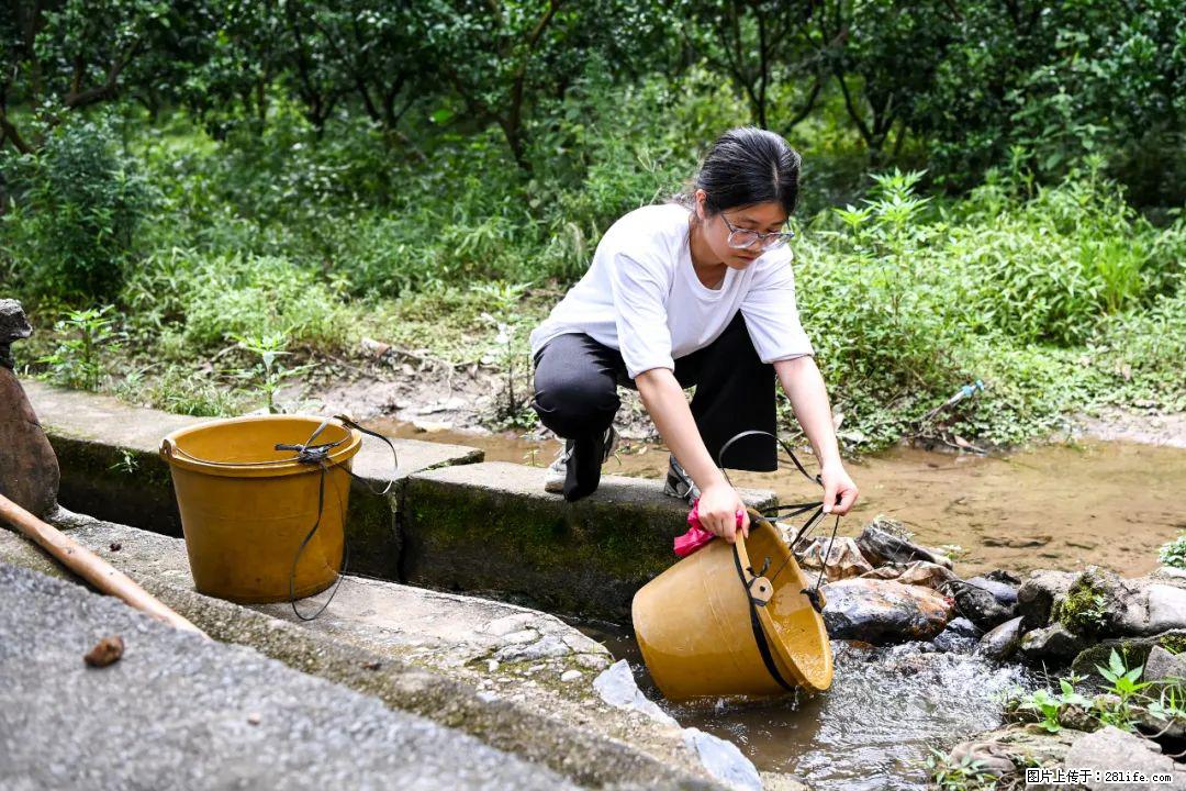 全网追的“扁担女孩”,找了一份暑假工,时薪12元 - 宁德生活资讯 - 宁德28生活网 nd.28life.com