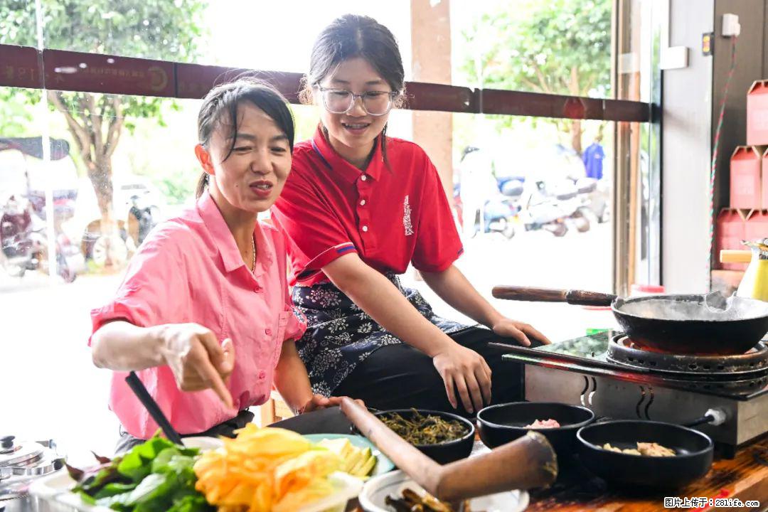 全网追的“扁担女孩”,找了一份暑假工,时薪12元 - 宁德生活资讯 - 宁德28生活网 nd.28life.com